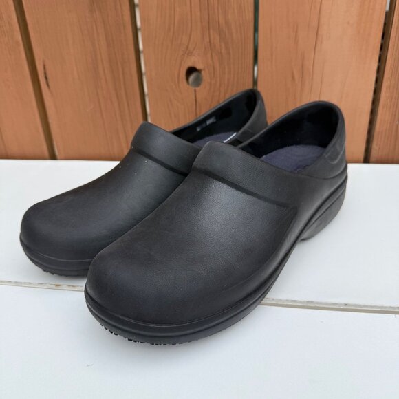 Crocs Bistro Black Slip Resistant Clogs W10 - Picture 2 of 9